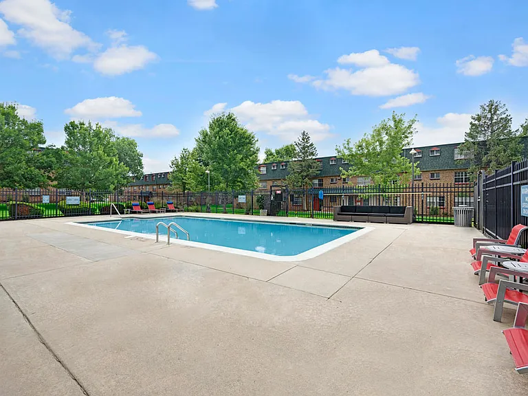 Ten 30 & Ten 49 Apartments — Photo 21