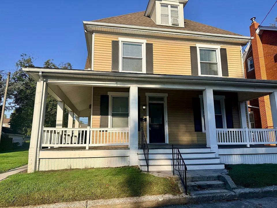 152 New Haven St