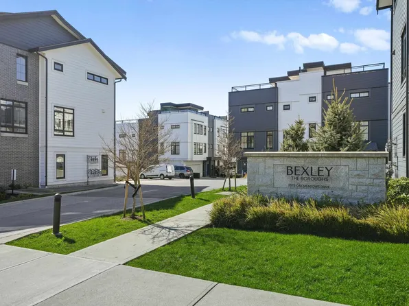 2075 Oak Meadows Dr #34, Surrey, BC V3Z 1J6