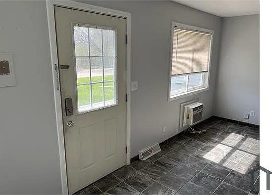232 Miles St — Photo 2