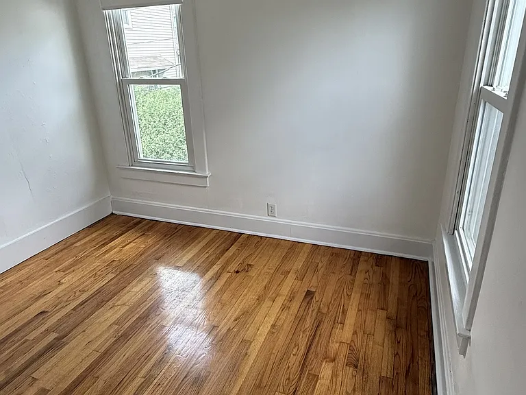 242 Hoover St — Photo 36