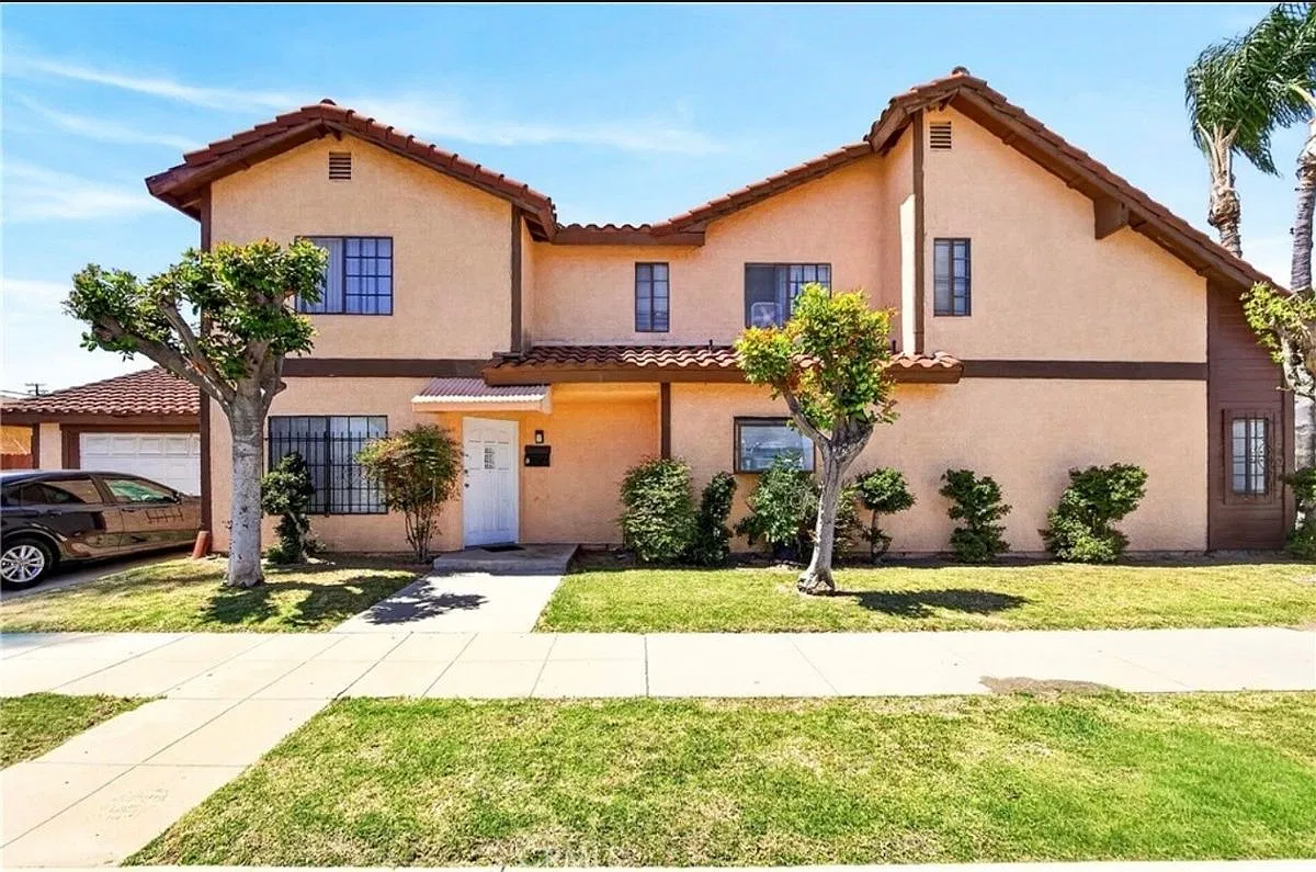 2 bed, 2.0 bath, 2186 sqft, $2,850 — Photo 2