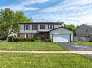 40 Cottonwood Cir, Batavia, IL 60510