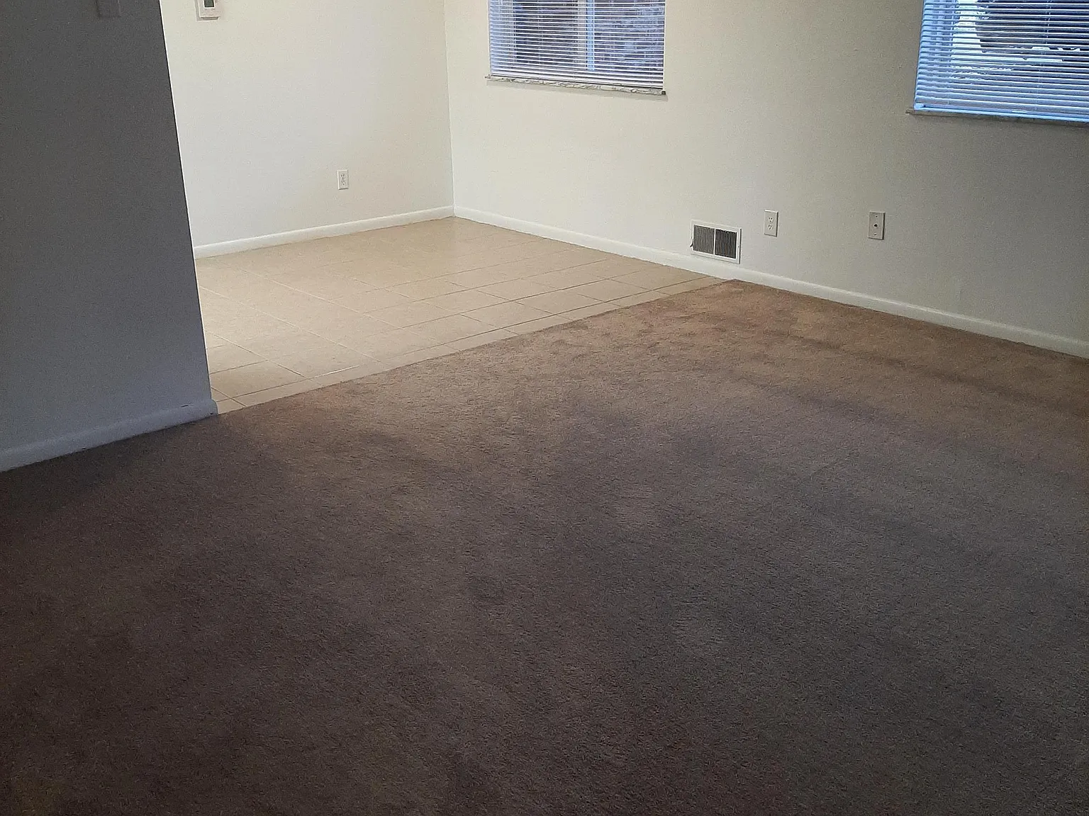 143 Lynnwood Manor - 1 — Photo 2