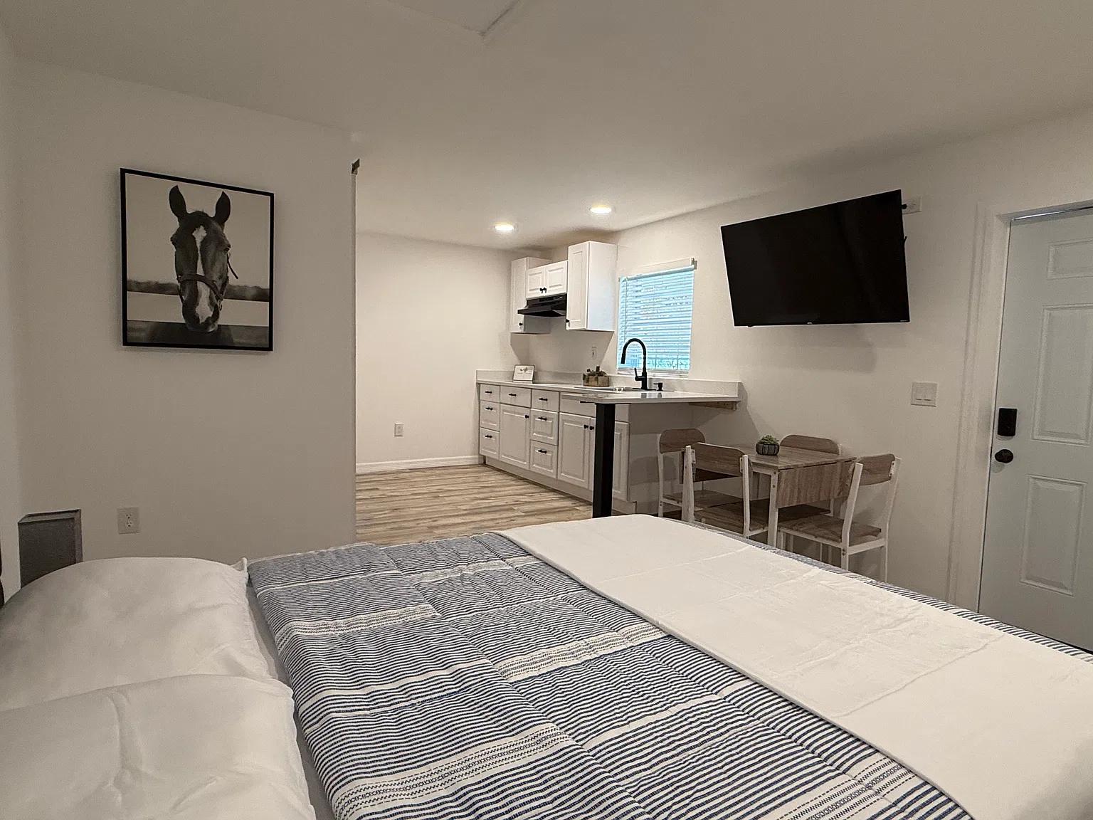1 bed, 300 sqft, $1,250 — Photo 2