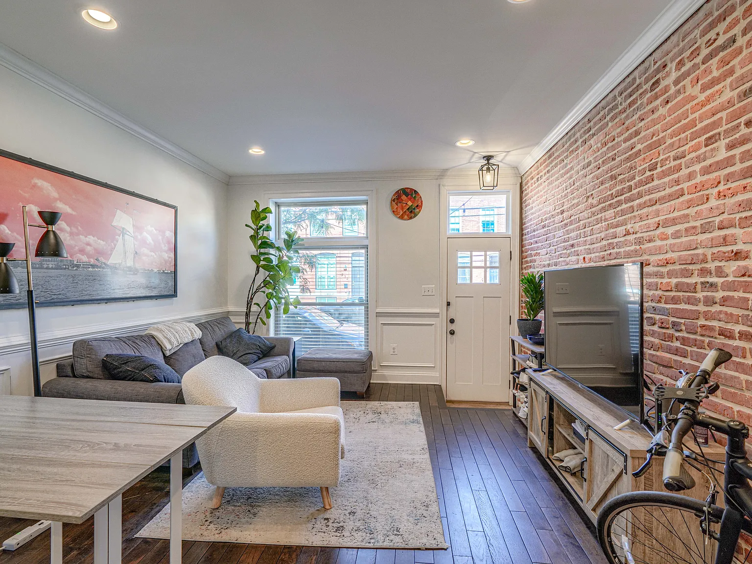 631 Eaton St S — Photo 4