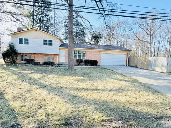 20910 Mada Ave, Southfield, MI 48075