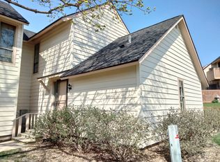 593 Dunham Rd, Gurnee, IL 60031