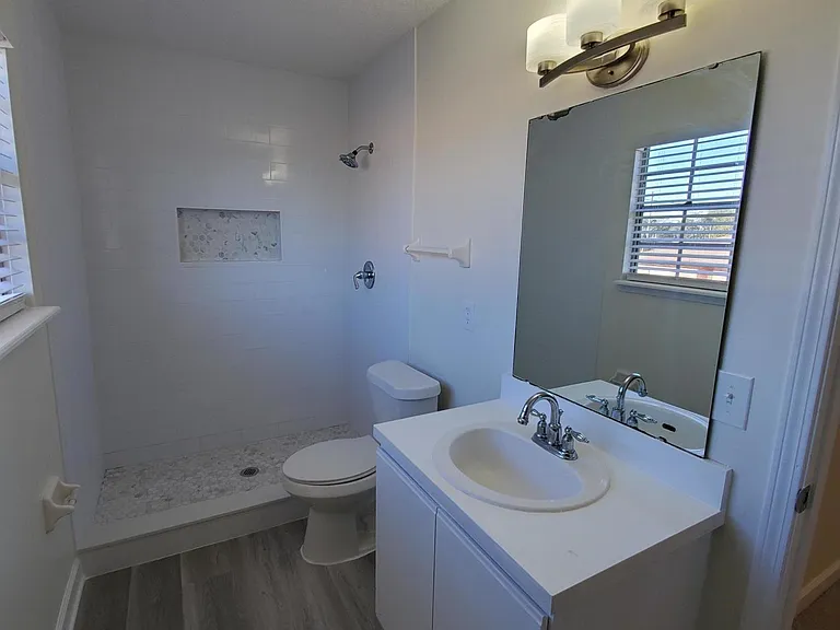 1024 Snug Harbour Ct — Photo 36