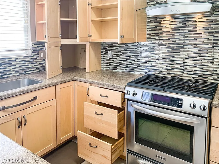 405 Europa Way — Photo 3