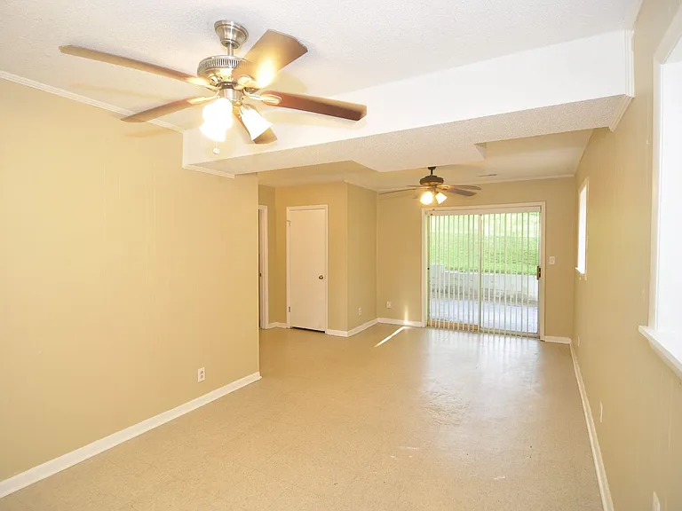 2221 Euclid Rd NW — Photo 9