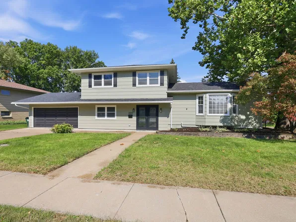 2438 E Columbia Ave, Davenport, IA 52803