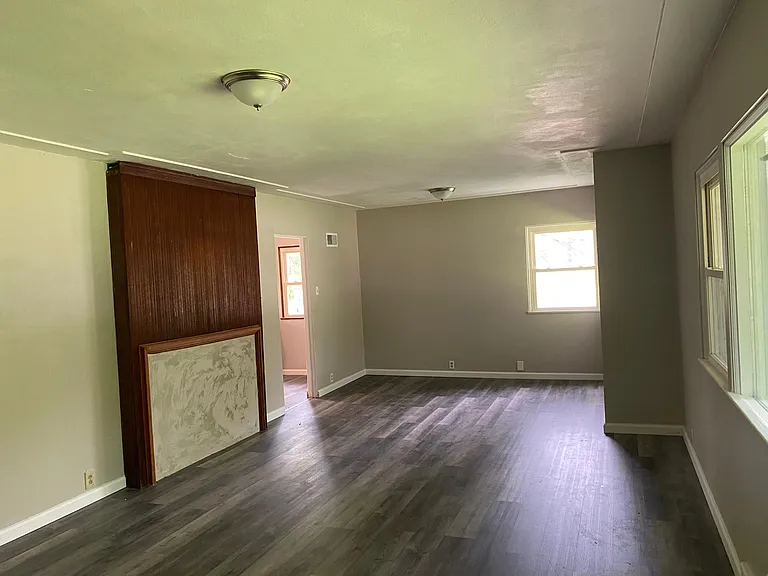 48 Windsor Dr — Photo 3