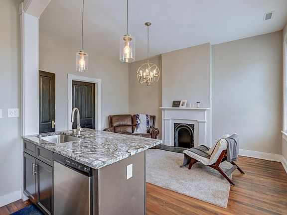 5th image of 2406 E Clay St #2