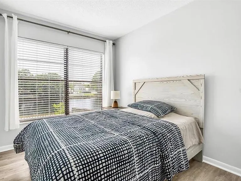 16208 Pebblebrook Dr — Photo 10