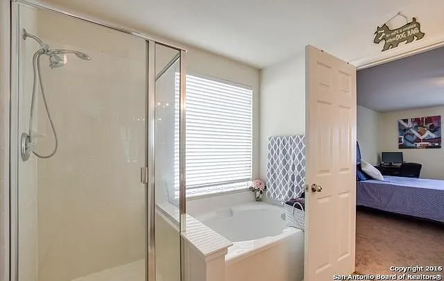 9418 Wolf Point — Photo 11