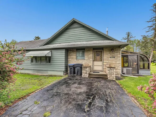 127 N 7th St, Winneconne, WI 54986