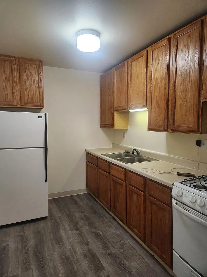 Mulford Park Apartments — Photo 4