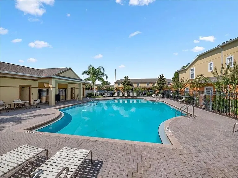 4213 Winding Vine Dr — Photo 3