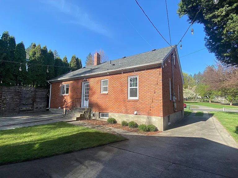 1303 S Garfield St — Photo 30