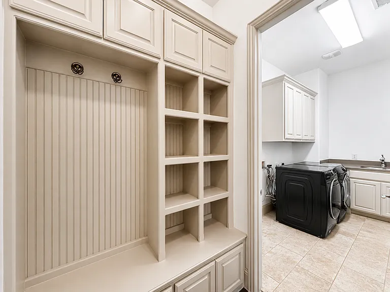 2042 Farmhouse Way — Photo 32