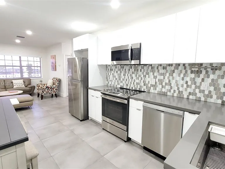 510 NE 66th St #1 — Photo 8