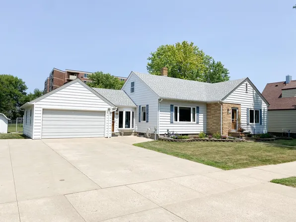 735 9th Ave, Worthington, MN 56187