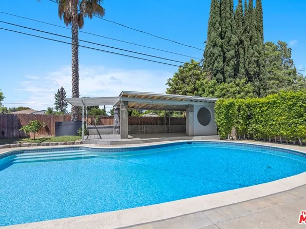 7007 Cozycroft Ave, Winnetka, CA 91306