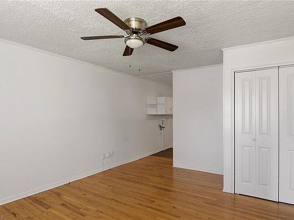3rd image of 1829 Villa Dr