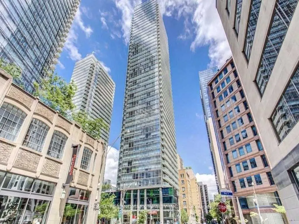 Photo 1 of 11 - 38 Grenville St #3706 - Toronto, ON Primary Photo - 38 Grenville St #3706