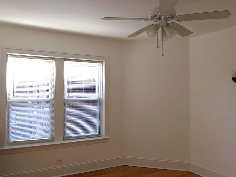 Linder/ Lawrence Apartments — Photo 24