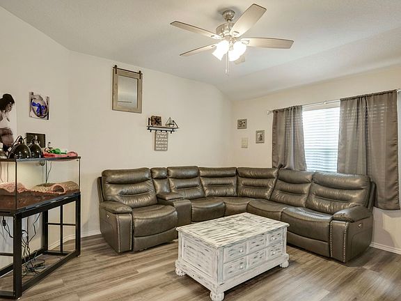 5th image of 14815 Berkshire Way