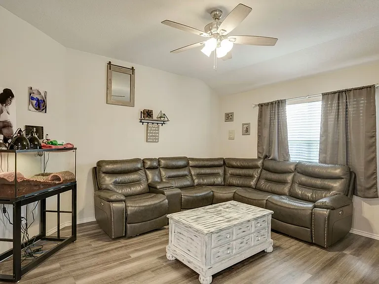 14815 Berkshire Way — Photo 5