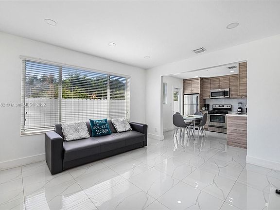5th image of 301 NW 34th St #301
