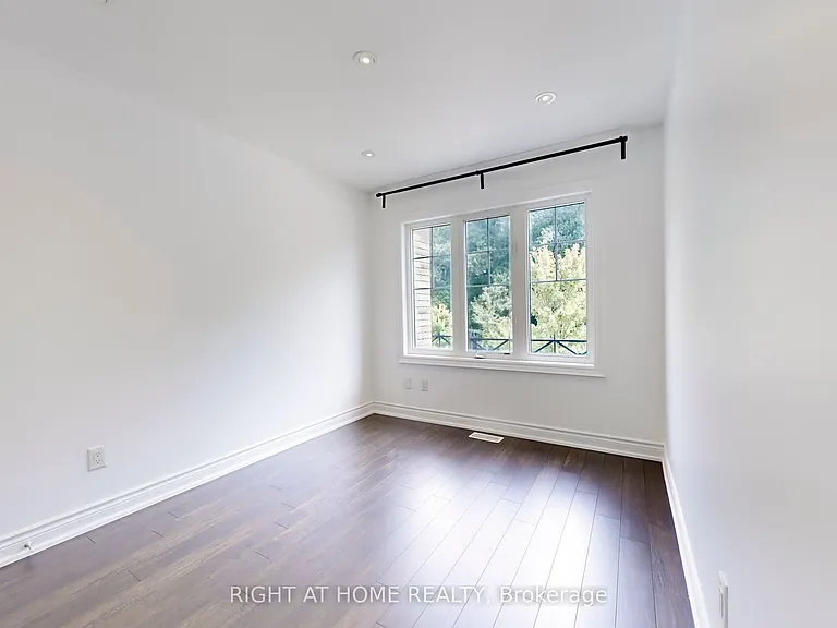 31 Lady Evelyn Cres — Photo 38