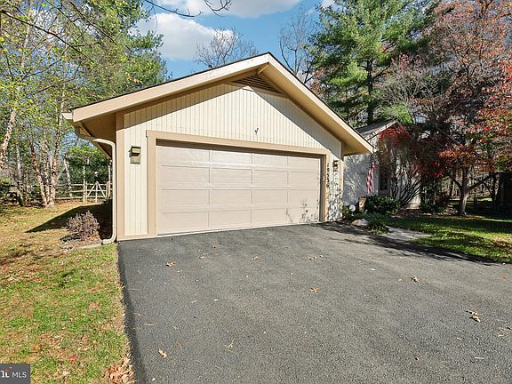 2nd image of 19536 Desmet Pl