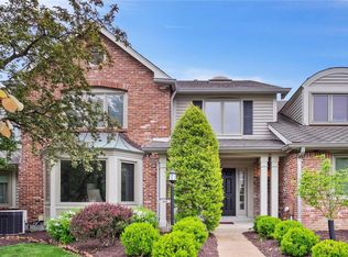 458 Conway Meadows Dr, Chesterfield, MO 63017