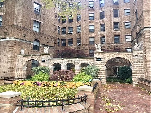 4th image of 71 Ocean Pkwy APT 4F