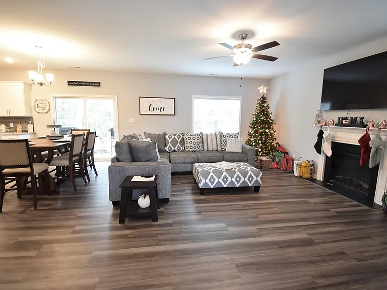 2165 Stonewash Dr — Photo 2