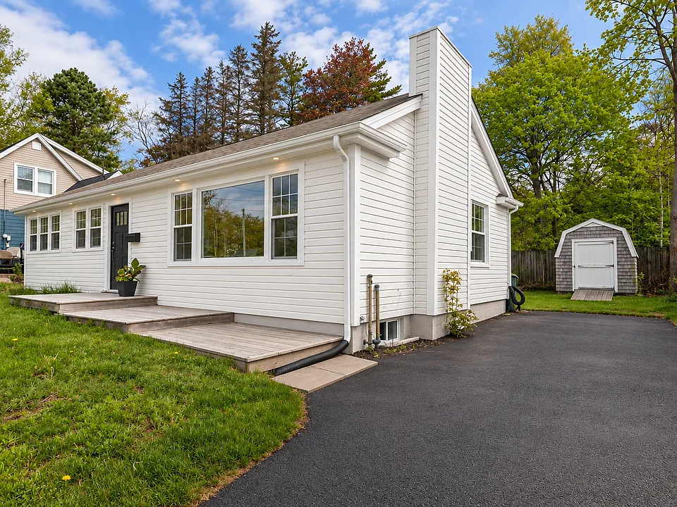 4 Waverly Ct