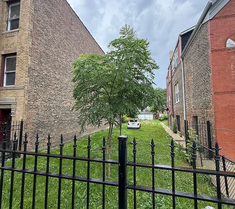 1st image of 828 N Springfield Ave