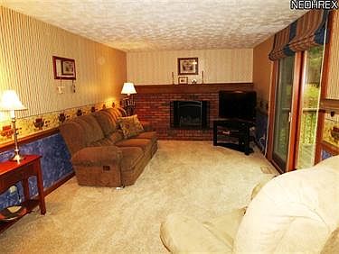 2nd image of 8518 Carriage Hill Dr NE