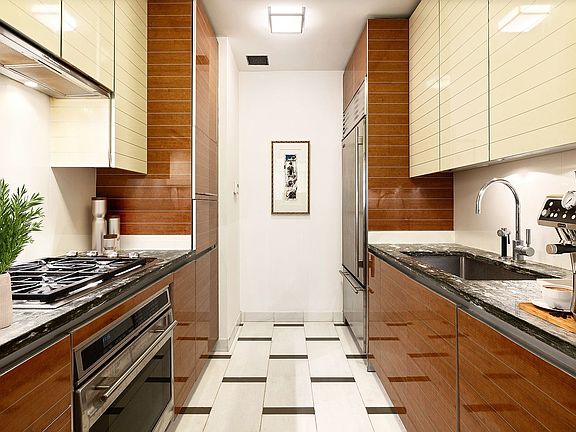4th image of 170 E End Ave APT 4M