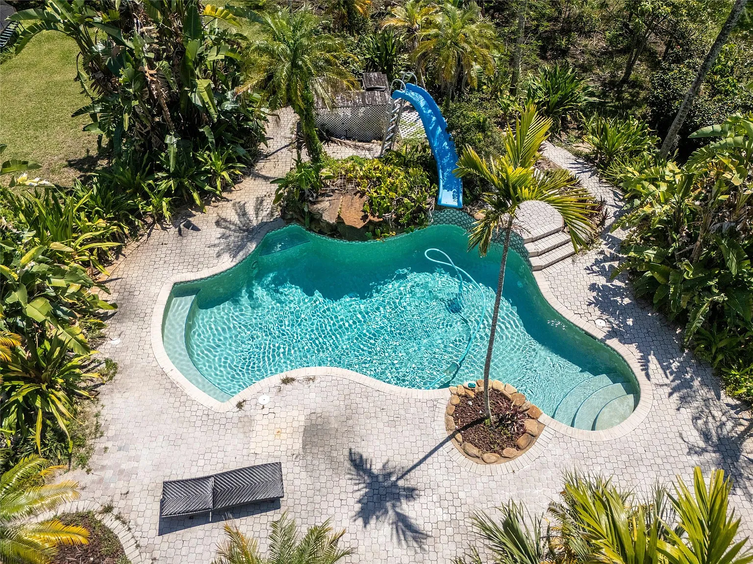 5 bed, 3.0 bath, 2610 sqft, $7,900 — Photo 2