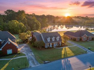 664 Towne Lake Dr, Montgomery, AL 36117