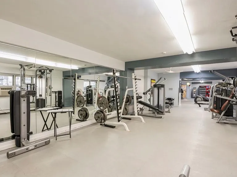 4960 N Marine Dr #419 — Photo 6