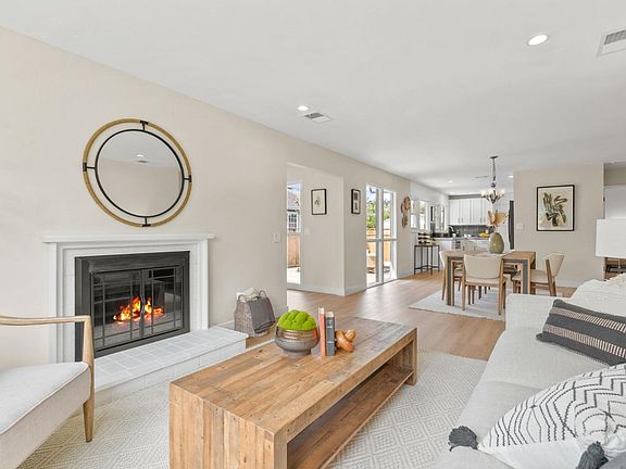 5th image of 2621 Fleetwood Dr