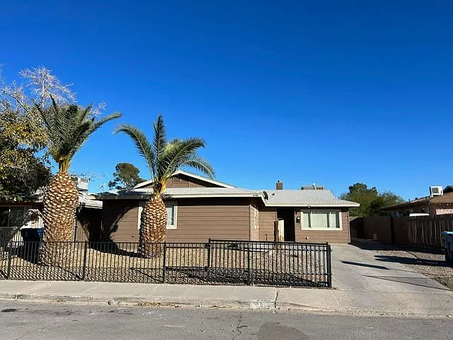 4 bed, 1689 sqft, $2,200 — Photo 1