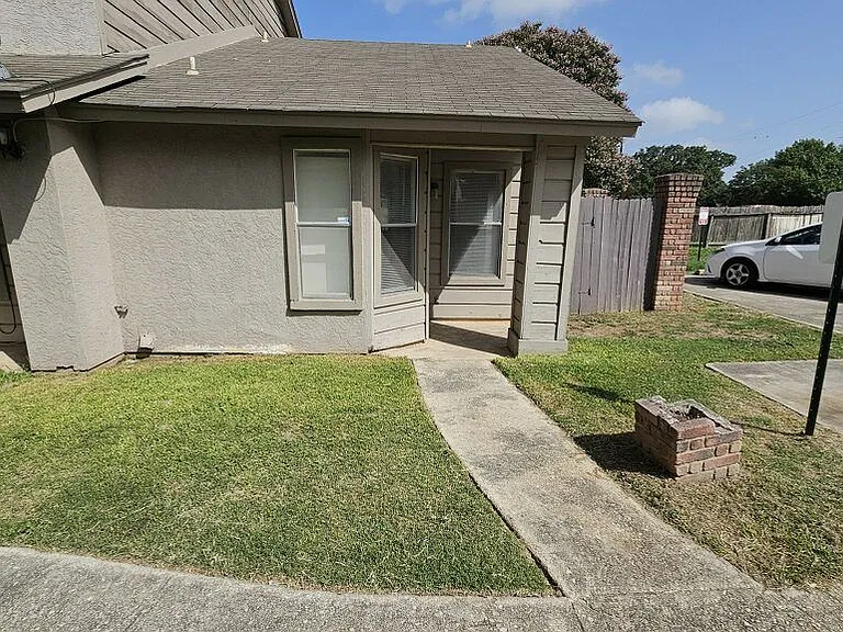 10641 Starcrest Dr — Photo 9