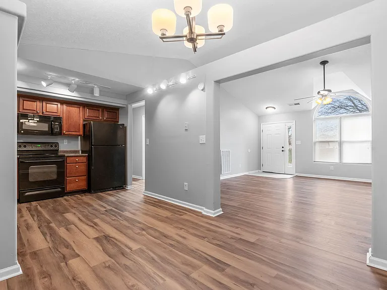 305 Spring Valley Ln — Photo 14